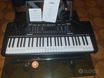 Piano con cuffie e microfono