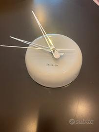 Orologio bianco a parete di design Karlsson