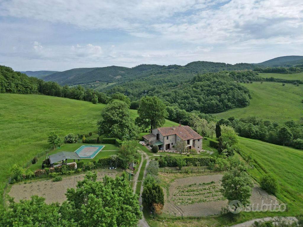 Rustico / Casale di 350 m² con più di 5 locali e b - Vista 2