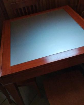 Tavolo da pranzo in legno con 4 sedie