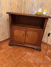 Mobiletto basso classico in legno