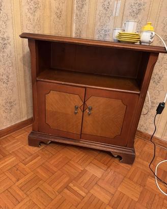 Mobiletto basso classico in legno