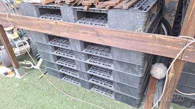 Pallet in plastica forati 140×110×15 cm –
