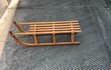 Slitta in legno