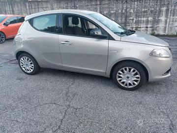 lancia Ypsilon benzina ok neopatentati 