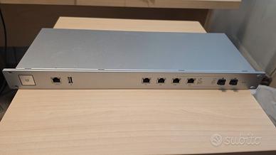 Ubiquiti UniFi USG-Pro-4 + Cloud Key UC-CK