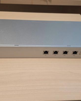 Ubiquiti UniFi USG-Pro-4 + Cloud Key UC-CK