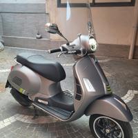 Piaggio Vespa 300 GTS  Super Tech