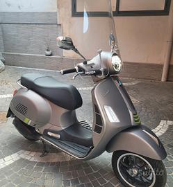 Piaggio Vespa 300 GTS  Super Tech