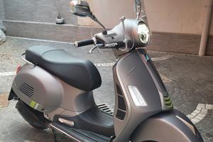 Piaggio Vespa 300 GTS  Super Tech