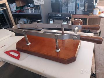 morsa per prosciutti con base legno PADERNO