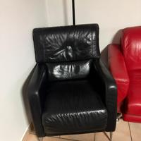 poltrona in pelle e piedi ina acciai