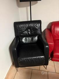 poltrona in pelle e piedi ina acciai