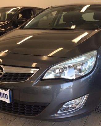 Opel Astra 1.4 100CV 5 porte Cosmo