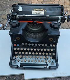 macchina da scrivere Olivetti M40 d'epoca.  Produt