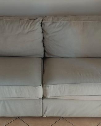 Divano 3 posti comodo e pratico