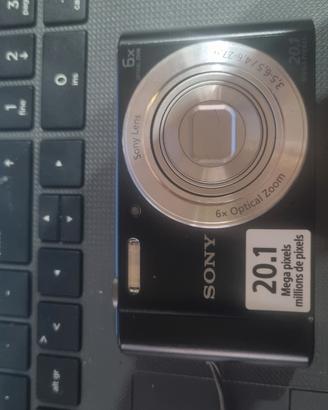 Sony W810 Cyber-shot 20.1Mpx CCD Sensor
