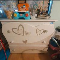 LETTINO PALI BIANCOI+CASSETTIERA BIANCA E CUORI