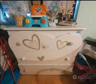 LETTINO PALI BIANCOI+CASSETTIERA BIANCA E CUORI