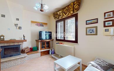 APPARTAMENTO AL PIANO PRIMO RISTRUTTURATO IN VILLA