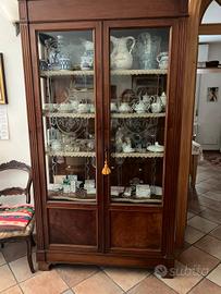 vetrinetta antica con vetri smerigliati