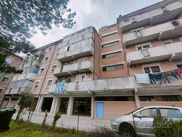Ampio app.to con posto auto in zona semicentrale