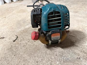 Decespugliatore a scoppio makita