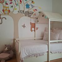 Letto a casetta artigianale in legno con materasso