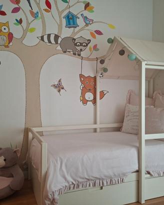 Letto a casetta artigianale in legno con materasso