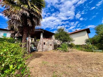 Rustico con giardino privato