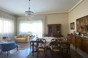Appartamento di 130 m² con 5 locali a Paternò