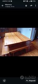 Tavoli legno chiaro con panche