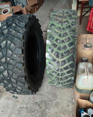 Pneumatici tacchettati fuoristrada