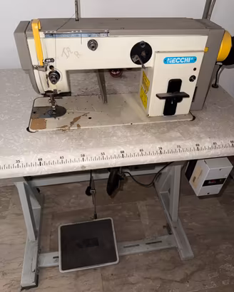 Macchina per cucire Necchi industriale