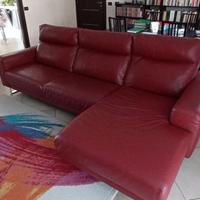 Divano in pelle rossa