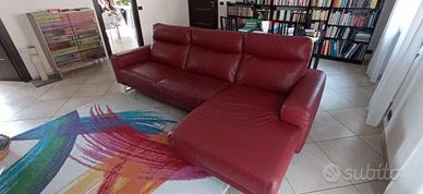 Divano in pelle rossa
