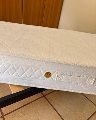 Letto Singolo Completo, pari al nuovo, tenut