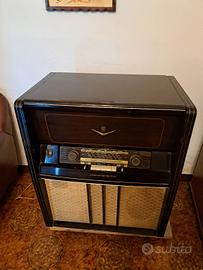 Radio con giradischi d'epoca 