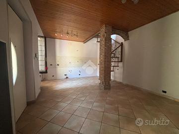 CASA SEMINDIPENDENTE A CASTAGNOLE PIEMONTE
