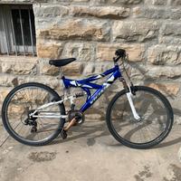 Bicicletta montain bike