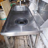 Lavello in acciaio con doccione