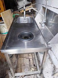 Lavello in acciaio con doccione