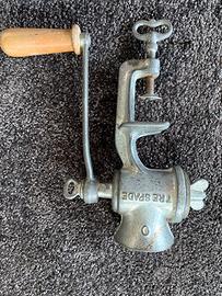 TRE SPADE TRITACARNE ANTICO IN GHISA VINTAGE