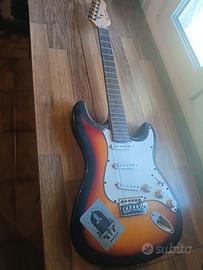 Chitarra elettrica usata stile Stratocaster