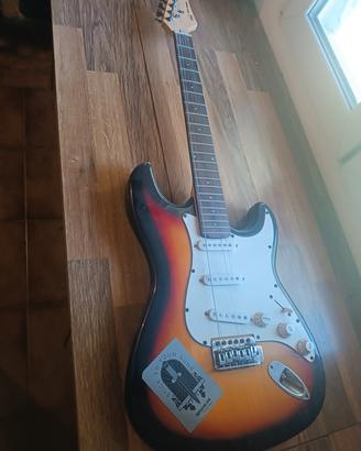 Chitarra elettrica usata stile Stratocaster