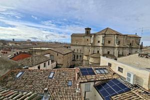 Casa indipendente di 390 m² con più di 5 locali a 
