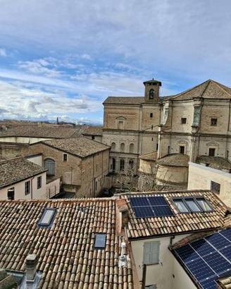 Casa indipendente di 390 m² con più di 5 locali a 
