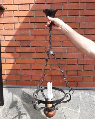 Lampadario in ferro battuto