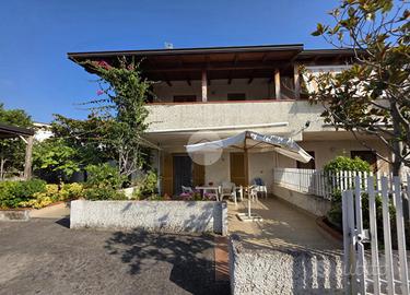 VILLA A SCHIERA A SAN NICOLA ARCELLA