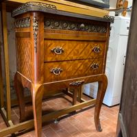 Comodino / Mobiletto antico intarsiato